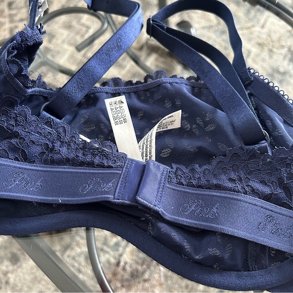 NWT Victoria's Secret (Pink) Navy Floral Lace Underwire Bralette - Picture 3 of 5